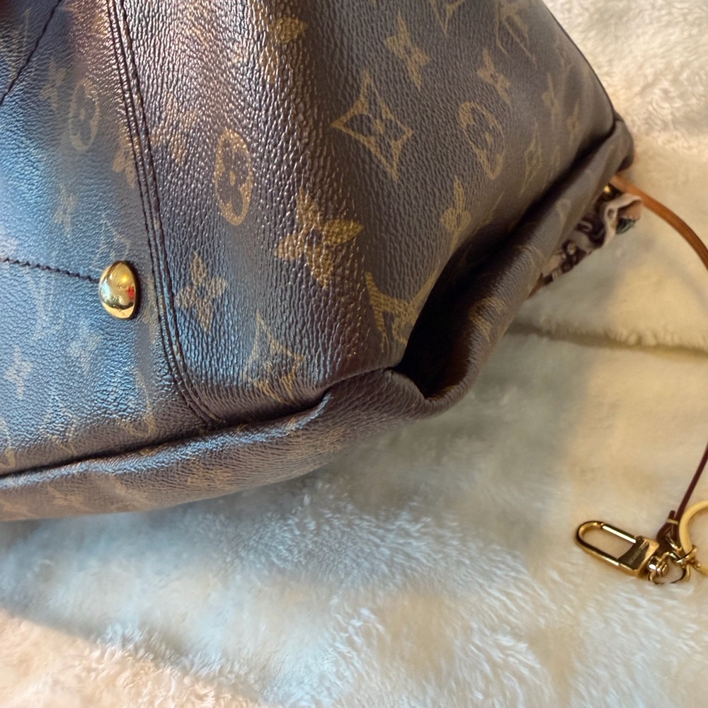 Louis Vuitton Artsy MM Classic Brown Monogram Shoulder Bag - Picture 16 of 16